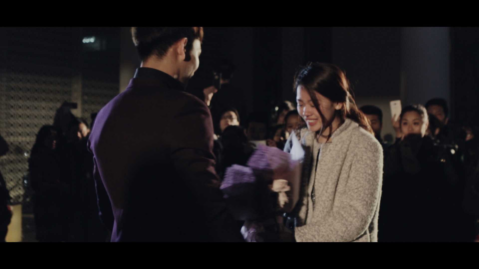 Chàng trai Việt kiều tỏ tình lãng mạn khiến bạn trẻ mê mẩn dịp Valentine