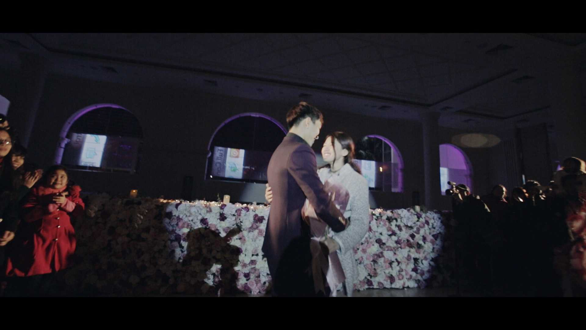 Chàng trai Việt kiều tỏ tình lãng mạn khiến bạn trẻ mê mẩn dịp Valentine