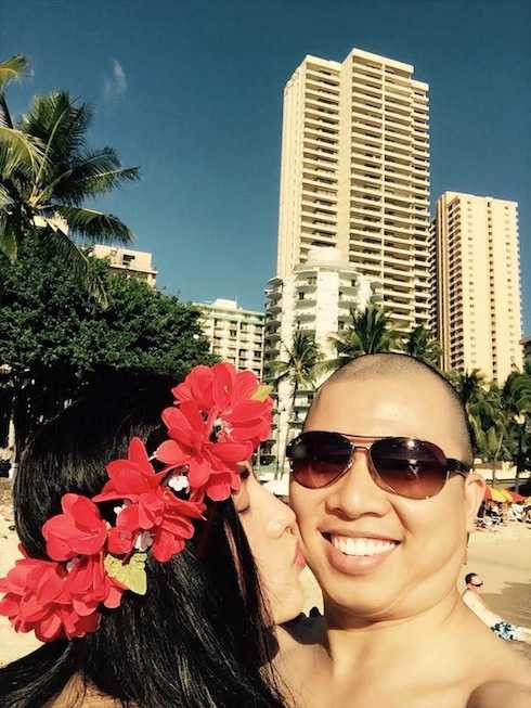 Hải Anh và vợ trẻ mỹ nhân chia sẻ khoảnh khắc tình tứ tại Hawaii.