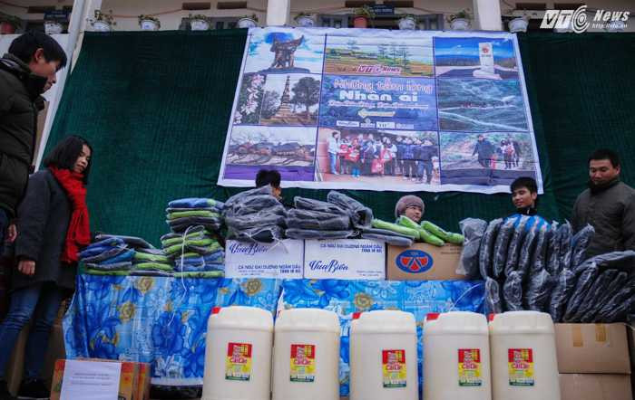 Đây đều là những đồ dùng, đồ ăn cần thiết cho các em