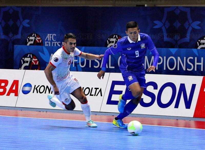 Saphawut Thueanklang (áo xanh) - chân sút rất có duyên với mành lưới ĐT futsal Việt Nam