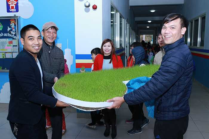 Học sinh Hà Thành xếp hình bản đồ Việt Nam bằng hơn 10.000 chậu mạ non