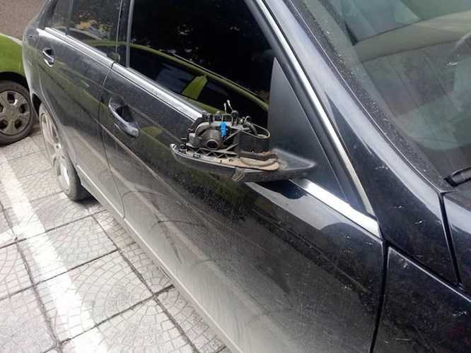 Hơn 1.000 phụ tùng ô tô tại 'chợ Trời' bị tịch thu