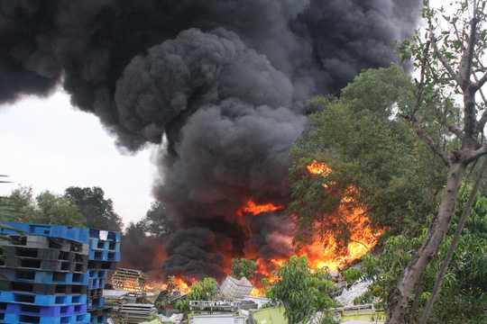 Lửa cháy rất lớn