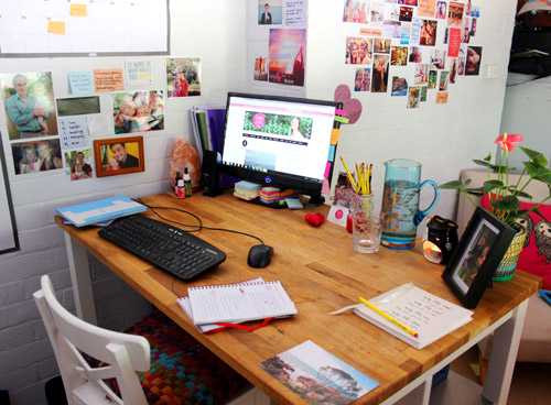 Sắp xếp lại bàn làm việc là một trong những phương pháp lấy lại tinh thần làm việc cho những ngày đầu năm. Ảnh minh họa