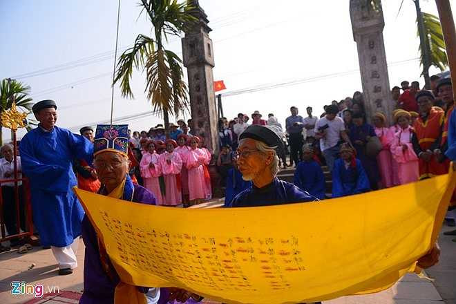 Lễ hội nhằm tưởng nhớ người xưa rèn sức khoẻ cho binh sĩ. Sau này, trở thành trò chơi dân gian trong lễ hội truyền thống hàng năm của thanh niên làng Đông Lai. (Nguồn: Zing)