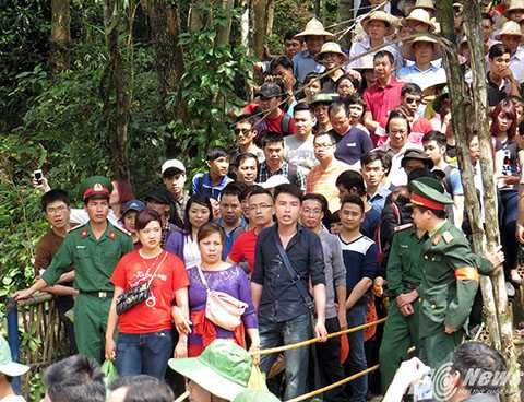 Từ 1-6 Tết Bính Thân, đã có gần 200 ngàn du khách hành hương về đất Phật - Danh thắng Non thiêng Yên Tử - Ảnh MK