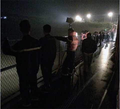 Cầu phao Niệm bắc qua sông Lạch Tray, nơi xảy ra sự việc