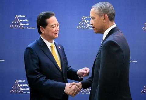 Thủ tướng Nguyễn Tấn Dũng (trái) và Tổng thống Mỹ Barack Obama bên lề Hội nghị an ninh hạt nhân ở Hà Lan năm 2014. Ảnh: TTXVN Thủ tướng Nguyễn Tấn Dũng (trái) và Tổng thống Mỹ Barack Obama bên lề Hội nghị an ninh hạt nhân ở Hà Lan năm 2014. Ảnh: TTXVN
