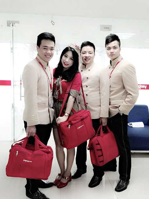 Không chỉ hành khách, những tiếp viên hàng không như chị Hạnh cũng có nhiều cảm xúc khi ăn Tết trên trời Không chỉ hành khách, những tiếp viên hàng không như chị Hạnh cũng có nhiều cảm xúc khi ăn Tết trên trời