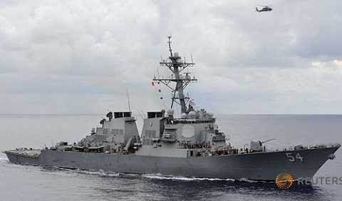 Các cuộc tuần tra của tàu khu trục tên lửa dẫn đường USS Curtis Wilbur của Mỹ ở vùng biển Philippines năm 2015.