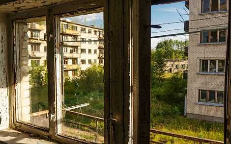 Khung cảnh những tòa nhà bên trong thị trấn