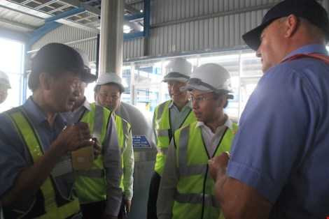 Ông Nguyễn Xuân Anh (Bí thư Thành ủy Đà Nẵng) kiểm tra nơi sản xuất bia Larue bị phao tin đồn bán cho Trung Quốc