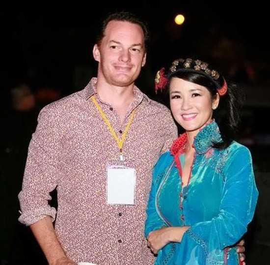 Hồng Nhung tuyên bố đã kết hôn sau hơn 1 năm làm đám cưới Hồng Nhung tuyên bố đã kết hôn sau hơn 1 năm làm đám cưới