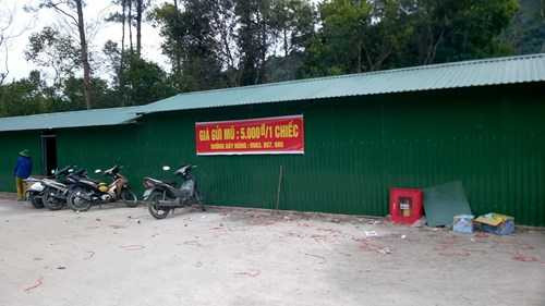 Bãi gửi xe máy tại Yên Tử.