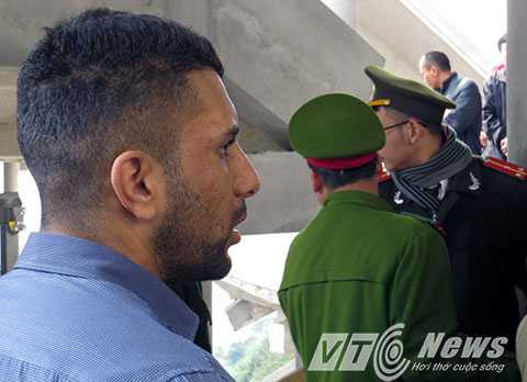 Vị chuyên gia nước ngoài về cáp treo không khỏi sợ hãi trước dòng người đang xô đẩy nhau