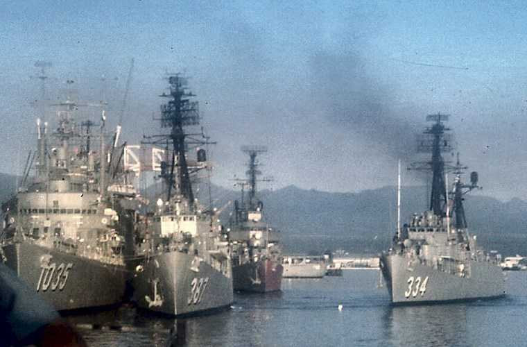 Tháng 9/1971, USS Forster bị loại biên chế và ngay sau đó là viện trợ cho VNCH sử dụng với phiên hiệu mới là Trần Khánh Dư (HQ-04). Trong hải chiến Hoàng Sa 1974, HQ-04 cũng có tham chiến nhưng chỉ được vài phút thì bị hư hỏng và buộc phải rút lui. Sau ngày 30/4/1975, Hải quân Nhân dân Việt Nam thu giữ và tái sử dụng HQ-04 với phiên hiệu mới là HQ-03. Con tàu đã phục vụ tích cực suốt hàng chục năm tới giữa những năm 1990.