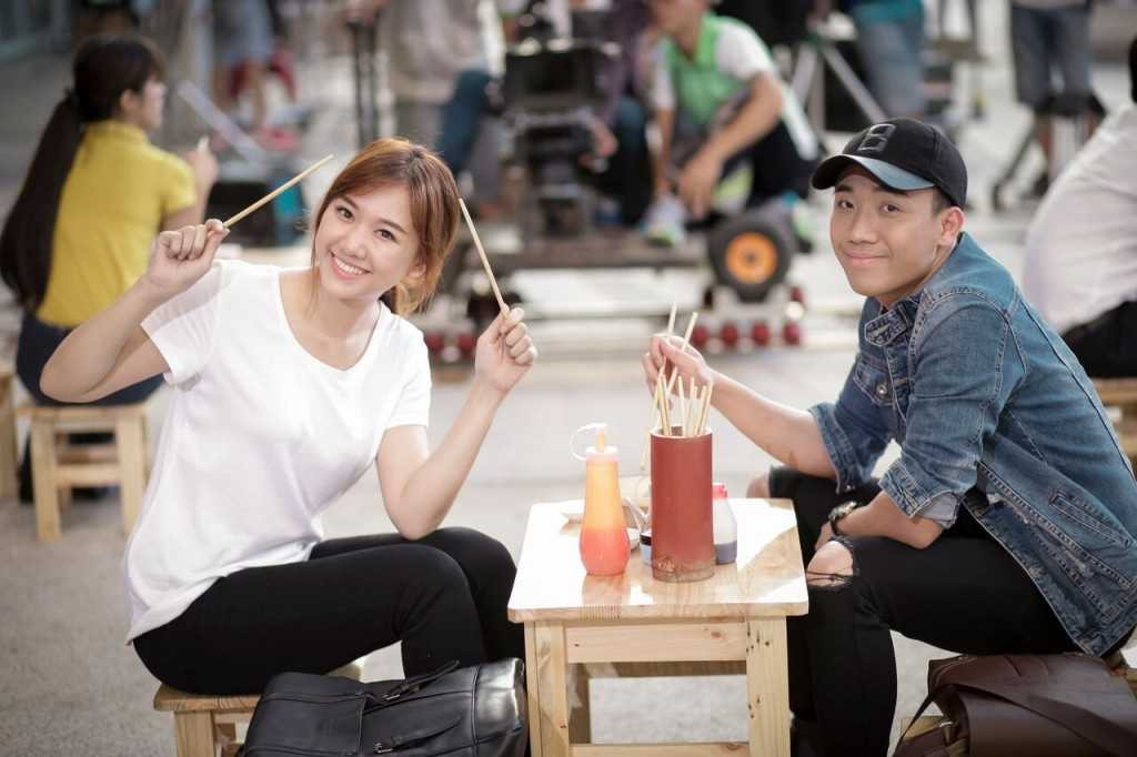 Nếu đây là tình yêu thực sự, thì công chúng cũng không có quyền lên án. Tuy nhiên tình cờ, sự việc được phát hiện trước khi phim của hai người sắp ra mắt khiến nhiều người càng thêm nghi ngờ