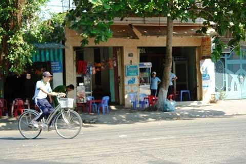 Lực lượng chức năng kiểm tra hiện trường