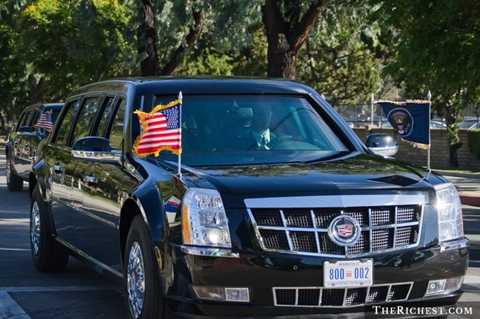 Hoa Kỳ - Cadillac One 1.500.000 USD. 80 năm trở lại đây, các đời Tổng thống Mỹ luôn sử dụng phiên bản Cadillac One này để làm phương tiện di chuyển. Điều đặc biệt trong chiếc xe này là nó luôn có sẵn mẫu máu của Tổng thống để sẵn sàng cấp cứu trong điều kiện nguy hiểm nhất