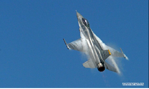 Tiêm kích nổi tiếng F-16C/D Fighting Falcon của Mỹ với màn trình diễn án tượng