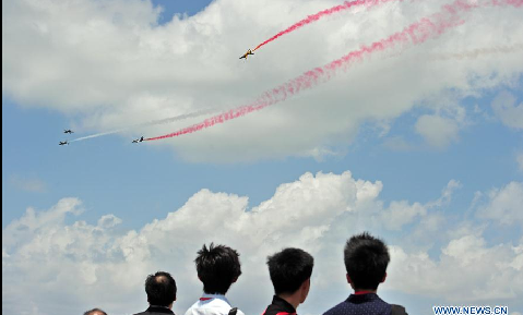 Những màn nhào lộn mãn nhãn của Đại bàng đen