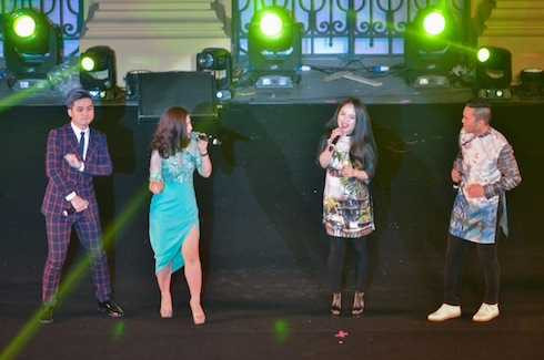 Hình ảnh cặp đôi Hà Anh – Dương Hoàng Yến với Khúc giao múa là khoảnh khắc cuối cùng trước khi đồng hồ đếm ngược vang lên những giây cuối của năm cũ, chào đón năm mới Bính Thân.