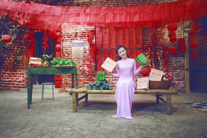 Sau những khoảng thời gian đi chơi dạo quanh Hà Nội, đi chợ hoa, Dương Hoàng Yến sẽ đi lễ ở một số địa điểm gần Hà Nội