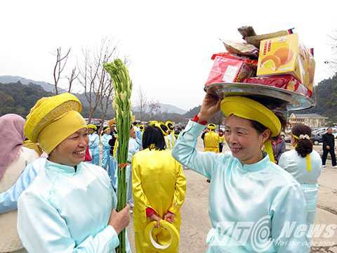 Các bản hội chuẩn bị mâm lễ vật vào lễ Phật ngày khai hội