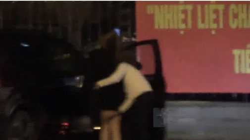 Những lần bắt gặp Hồ Ngọc Hà tình tứ bên đại gia kim cương