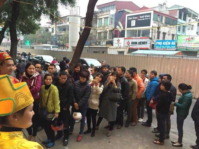 Đến 7h sáng ngày 17/2, đoàn người chờ mua vàng đã lên đến con số gần 1.000