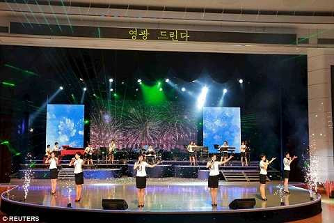 Buổi đại tiệc có sự góp mặt của ban nhạc Moranbong nổi tiếng