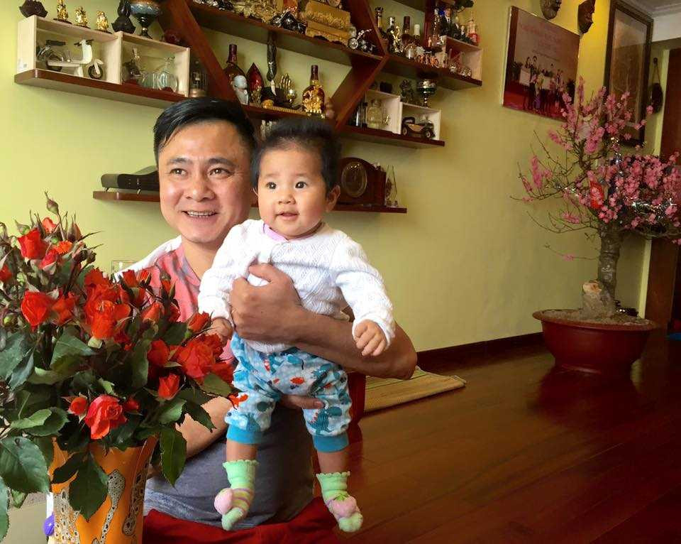 NSND Tự Long khoe 'thần tài' là cô công chúa nhỏ đáng yêu