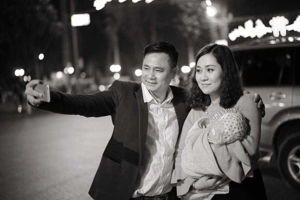 NSND Tự Long khoe 'thần tài' là cô công chúa nhỏ đáng yêu