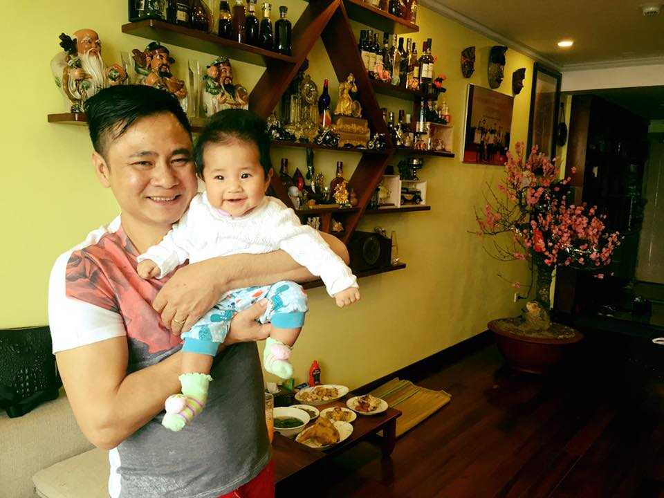 NSND Tự Long khoe 'thần tài' là cô công chúa nhỏ đáng yêu