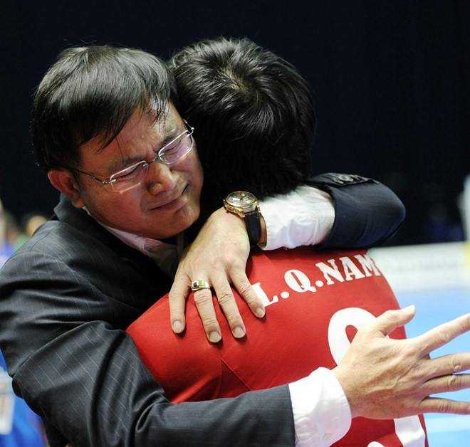 Trưởng đoàn Trần Anh tú