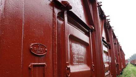 Toa tàu hàng mua của Cục Đường sắt Côn Minh (Trung Quốc) từ năm 2008. Ảnh: Bảo An.