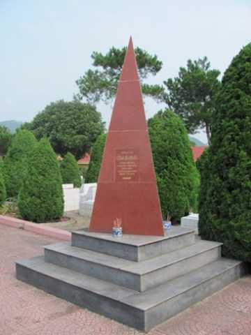 Tượng đài tưởng niệm Takano Isao tại Nghĩa trang Hoàng Đồng- TP Lạng Sơn. ảnh: Duy Chiến Tượng đài tưởng niệm Takano Isao tại Nghĩa trang Hoàng Đồng- TP Lạng Sơn. ảnh: Duy Chiến