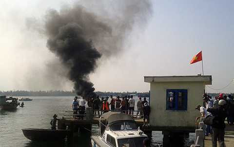 Tàu du lịch, tiền tỉ, cháy ngùn ngụt, cảng biển, Cửa Đại, Hội An