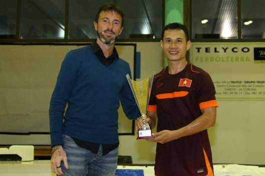 Bảo Quân (phải) được các chuyên gia hàng đầu Tây Ban Nha đánh giá rất cao.