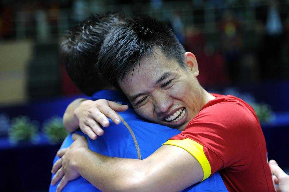 Vũ 'Neymar', người ghi 2 bàn hạ gục Nhật Bản: Vẫn ngày ngày đưa con đi học