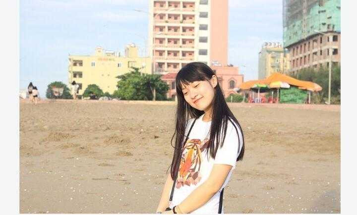 Nhan sắc nữ sinh xứ Nghệ giả tiếng nước ngoài như thật gây 'bão' mạng