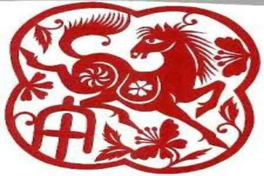 Các bạn tuổi Ngọ lấy Mão Mộc làm đào hoa. Vì thế, vào mùa xuân vận đào hoa của tuổi Ngọ rất vượng. Ai còn đang cô đơn nên tận dụng thời cơ đừng để lỡ mất cơ hội tốt trong năm nay. 