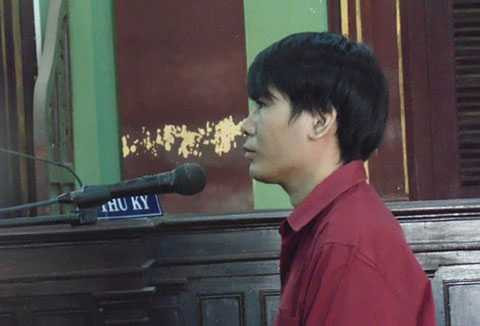 Nguyễn Minh Quàng thoát án tử nhờ được gia đình bị hại thương như con cái trong nhà. Nguyễn Minh Quàng thoát án tử nhờ được gia đình bị hại thương như con cái trong nhà.