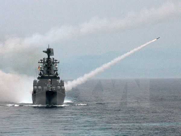 Tàu tuần dương thuộc Hạm đội Biển Đen của Nga bắn tên lửa 
