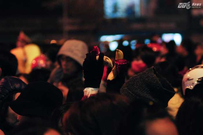 Một người dân đã xin được lộ về nhà - Ảnh: Tùng Đinh