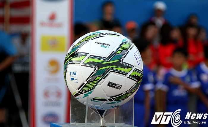 Bắt đầu từ V.League 2016, các CLB và cầu thủ sẽ sử dụng bóng của Grand Sport thay vì bóng Động Lực suốt 10 năm trước. Đây là trái bóng đạt chuẩn FIFA và có chất lượng tốt hơn hẳn bóng cũ