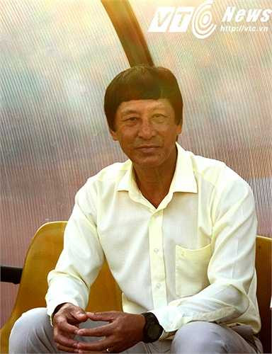 Phát biểu sau trận, HLV Vũ Quang Bảo chỉ mong cầu thủ thích nghi nhanh với bóng mới (ảnh: Hoàng Tùng)