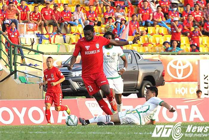 Tuy vậy, nguyên nhân chính khiến các cầu thủ cảm thấy khó chịu với trái bóng mới là bởi BTC V-League đã cung cấp bóng quá chậm cho các đội, chỉ hơn 2 ngày trước trận