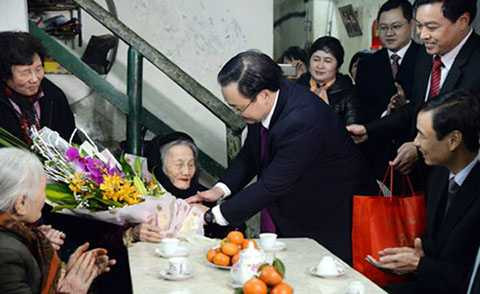 Bí thư Thành ủy Hà Nội Hoàng Trung Hải thăm mẹ VNAH - Ảnh Kinh Tế độ thi Bí thư Thành ủy Hà Nội Hoàng Trung Hải thăm mẹ VNAH - Ảnh Kinh Tế độ thi